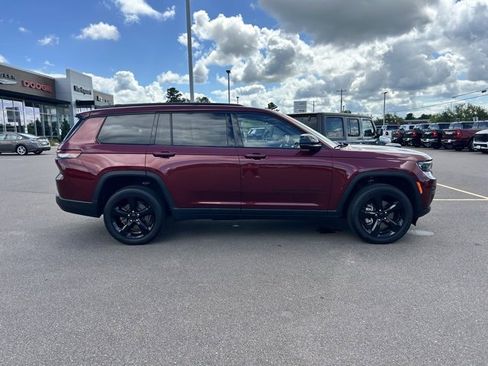 Certified 2022 Jeep Grand Cherokee L Laredo image 2