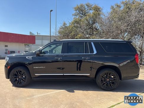 Used 2021 GMC Yukon XL Denali w/ Denali Premium Package image 8