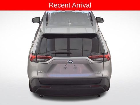 Used 2021 Toyota RAV4 LE AWD/4WD image 5