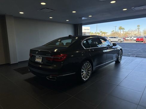 Used 2016 BMW 740i image 7