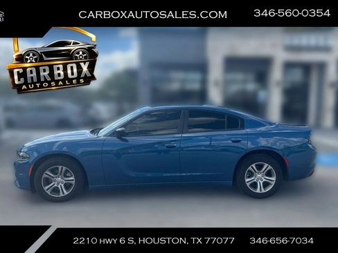 Used 2023 Dodge Charger SXT image 2