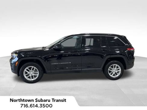 Used 2023 Jeep Grand Cherokee Laredo w/ Luxury Tech Group I AWD/4WD image 2