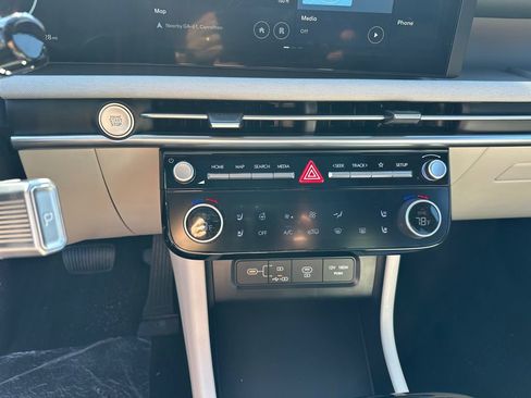 New 2025 Hyundai Tucson Limited image 29