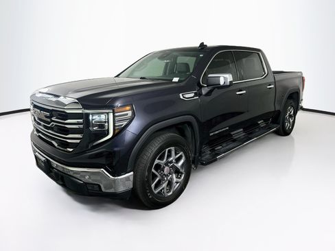Used 2022 GMC Sierra 1500 SLT AWD/4WD image 3