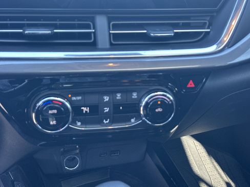 Used 2024 Chevrolet Trax ACTIV w/ Sunroof Package image 27