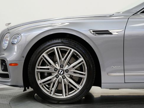 Used 2022 Bentley Flying Spur Plug-In Hybrid image 49