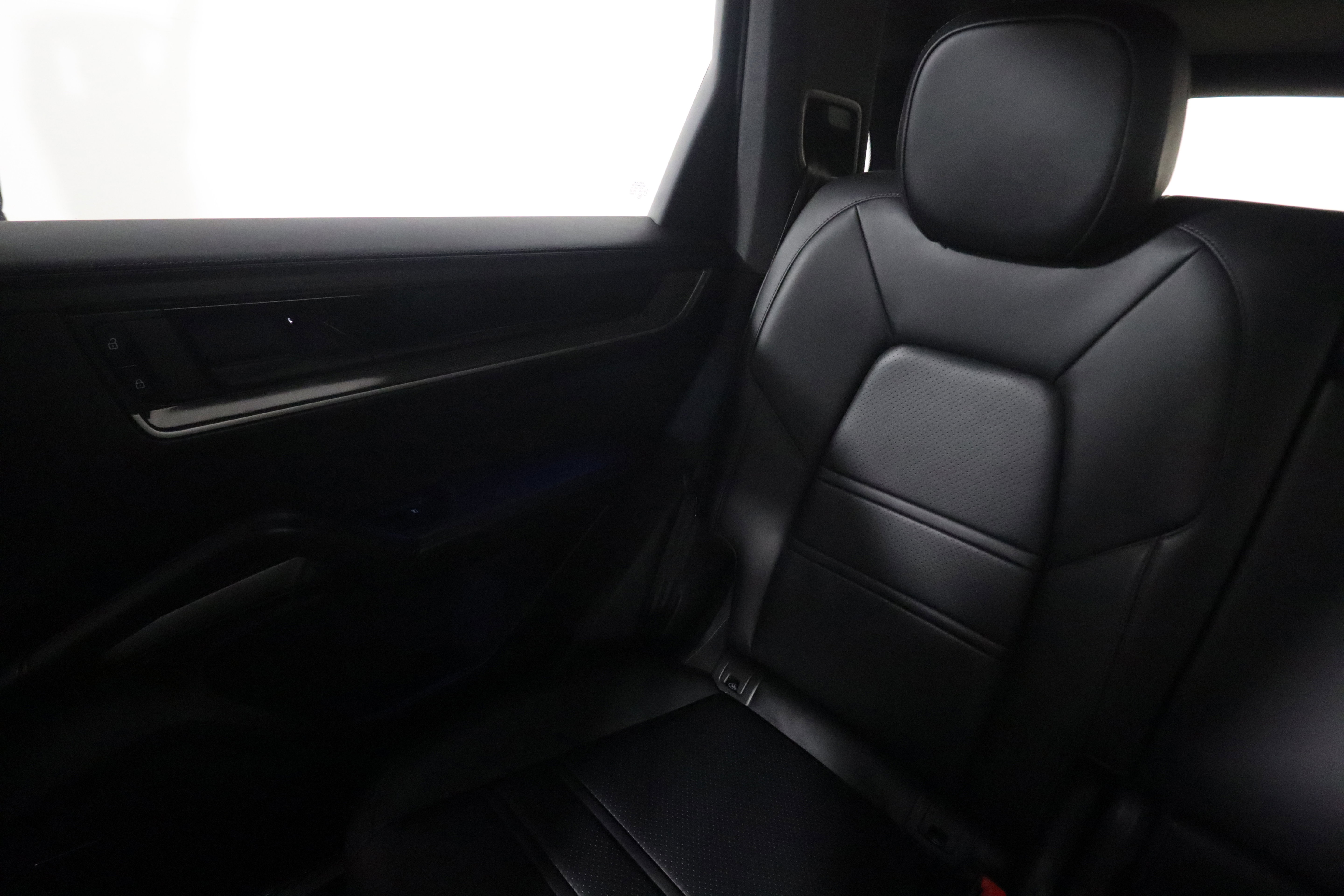 Used 2025 Porsche Cayenne S AWD/4WD image 15