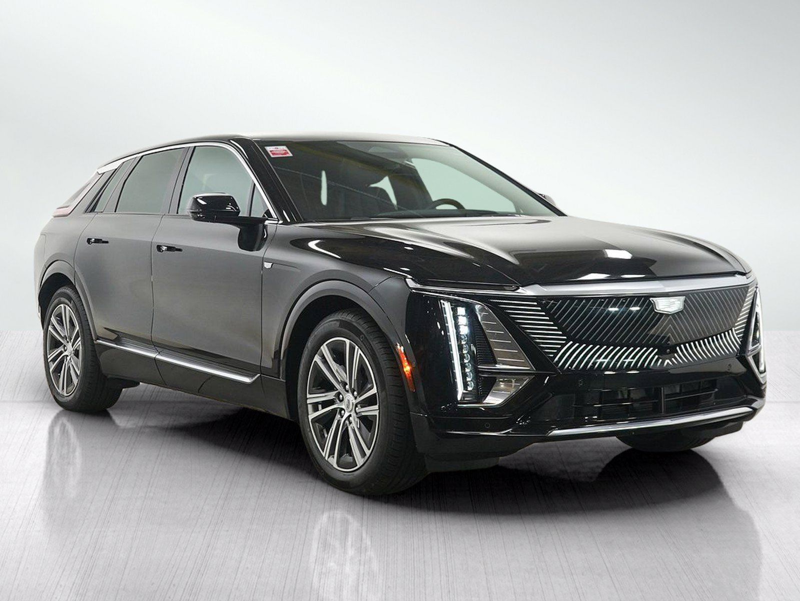 Used 2025 Cadillac Lyriq Luxury w/ LPO, Floor Liner Package AWD/4WD image 7