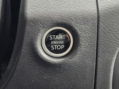 Used 2024 Nissan Frontier SL image 20