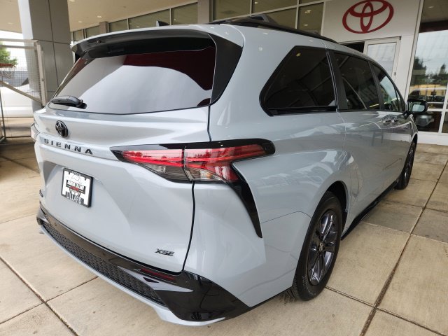 Used 2026 Toyota Sienna XSE AWD/4WD image 11