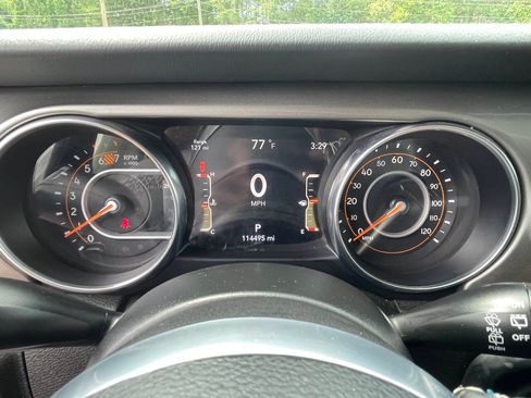 Used 2019 Jeep Wrangler Unlimited Sahara AWD/4WD image 15
