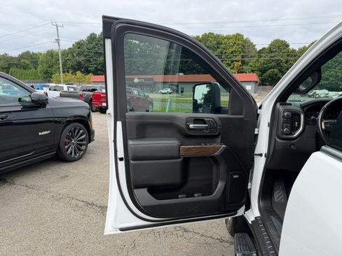 Used 2022 Chevrolet Silverado 2500 High Country AWD/4WD image 15