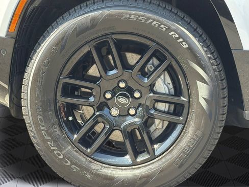 Used 2023 Land Rover Defender 110 X-Dynamic SE AWD/4WD image 12