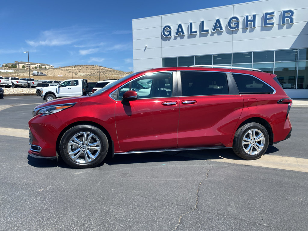 Used 2023 Toyota Sienna Platinum AWD/4WD image 30