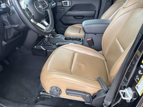 Used 2021 Jeep Wrangler Unlimited Rubicon AWD/4WD image 9