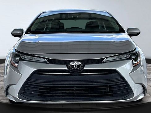 Used 2023 Toyota Corolla LE FWD image 2