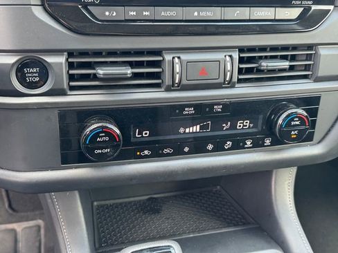 Used 2025 Nissan Pathfinder S image 31