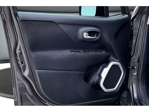 Used 2018 Jeep Renegade Latitude w/ Cold Weather Group AWD/4WD image 22