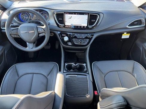 New 2026 Chrysler Pacifica Limited w/ S Appearance Package image 7