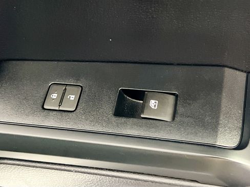 Used 2020 Toyota Tacoma SR image 30