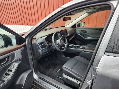 Used 2021 Nissan Rogue S AWD/4WD image 12