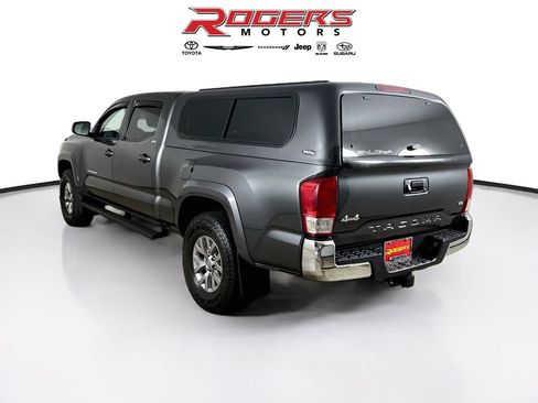 Used 2016 Toyota Tacoma SR5 w/ SR5 Appearance Package (SN) AWD/4WD image 11