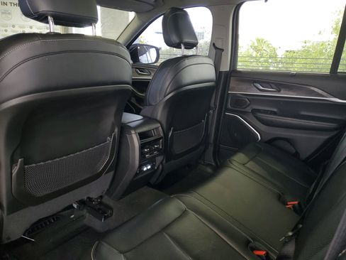 Used 2022 Jeep Grand Cherokee Limited 4xe w/ Luxury Tech Group II AWD/4WD image 10