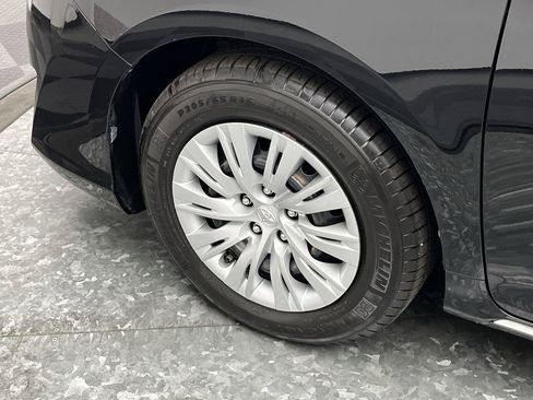 Used 2012 Toyota Camry LE FWD image 23