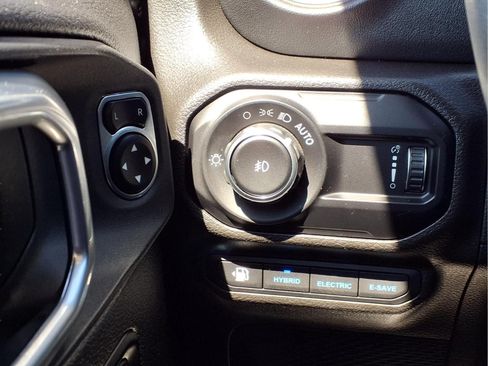 Used 2023 Jeep Wrangler Unlimited Sahara AWD/4WD image 11