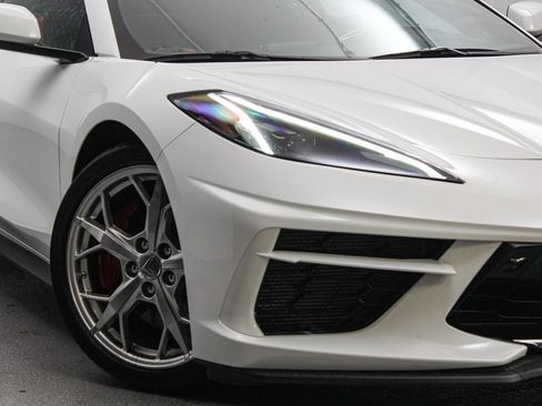 Used 2022 Chevrolet Corvette Stingray Premium Cpe w/ Z51 Performance Package RWD image 3