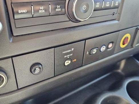 Used 2018 Chevrolet Express 2500 w/ Driver Convenience Package RWD image 16