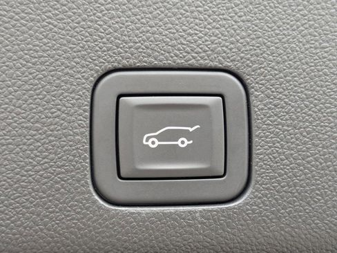 Certified 2025 Chevrolet Suburban Z71 AWD/4WD image 15