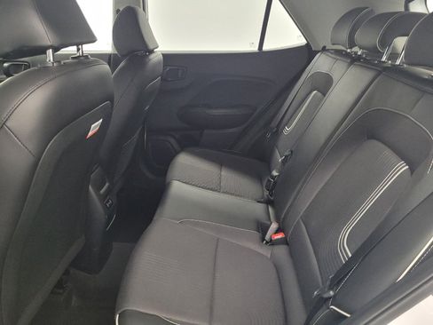 Used 2025 Hyundai Venue Limited FWD image 18