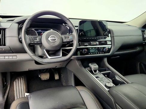 Used 2024 Nissan Pathfinder SL image 12