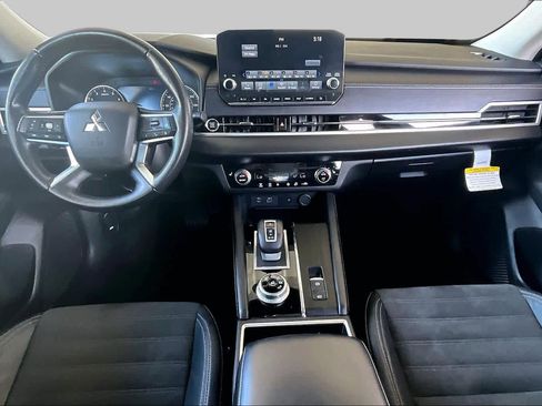 Used 2022 Mitsubishi Outlander SE FWD image 15