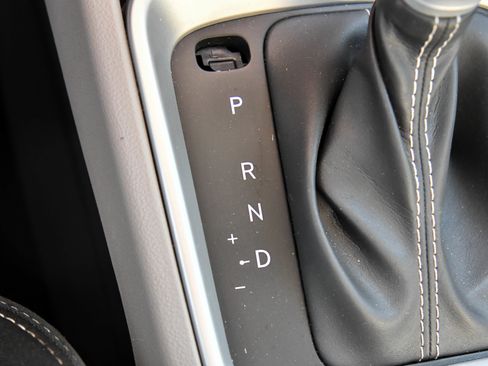 Used 2023 Hyundai Venue SEL w/ Cargo Package image 24