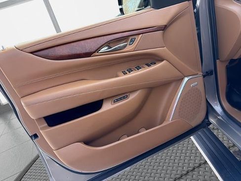 Used 2017 Cadillac Escalade ESV Platinum image 26