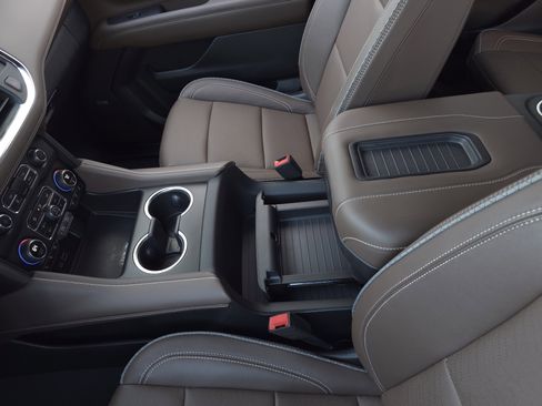 Used 2024 Chevrolet Suburban High Country w/ Advanced Technology Package image 15