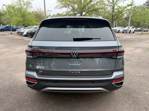 New 2026 Volkswagen Taos SE FWD image 5