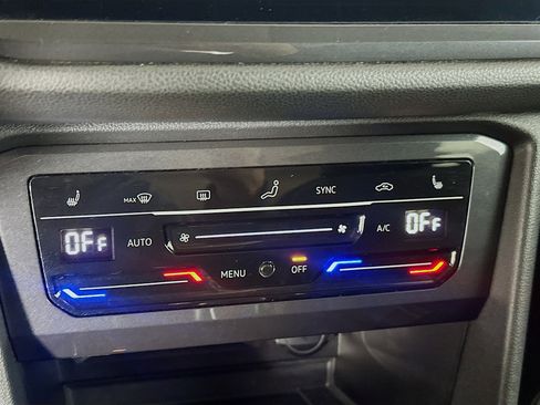 Used 2024 Volkswagen Tiguan SE image 23