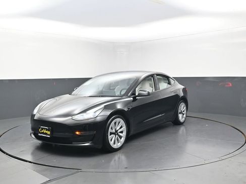 Used 2023 Tesla Model 3 Standard Range image 4