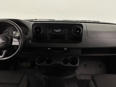 Used 2020 Freightliner Sprinter 3500 image 21