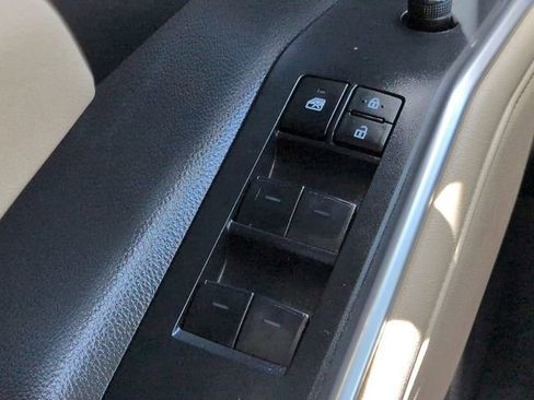 Used 2023 Toyota Highlander XLE FWD image 24