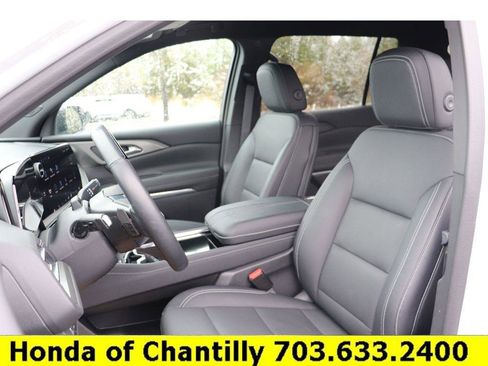 Used 2024 Chevrolet Traverse LT w/ Enhanced Driving Package image 20