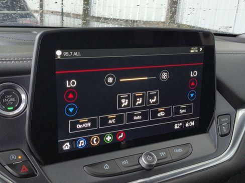 Used 2025 Chevrolet Blazer LT FWD image 7