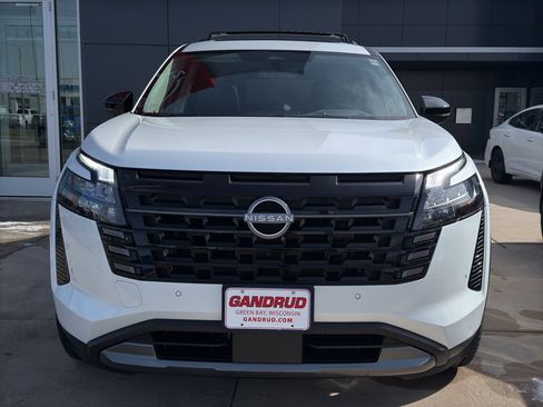 New 2026 Nissan Pathfinder Platinum image 3