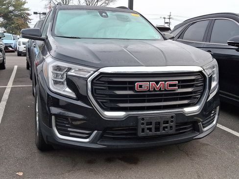 Certified 2022 GMC Terrain SLE w/ Driver Convenience Package image 2