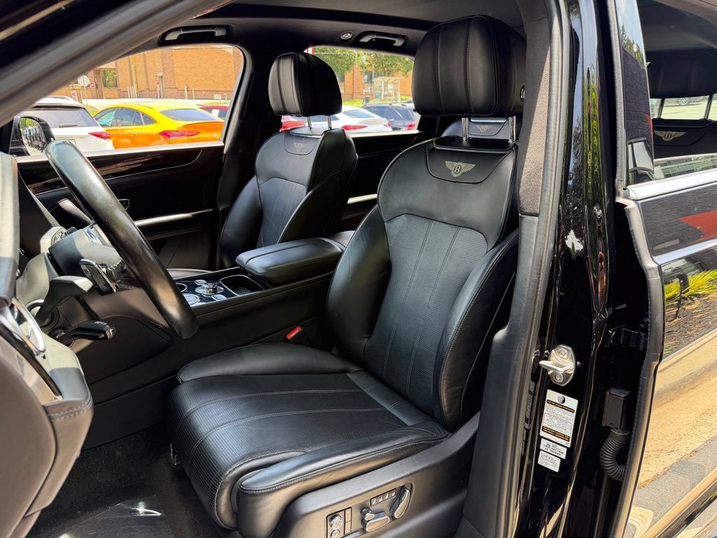 Used 2019 Bentley Bentayga AWD/4WD image 26