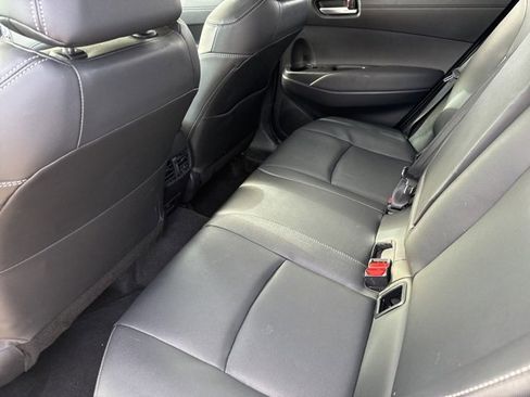 Used 2024 Toyota Corolla Cross XLE image 4