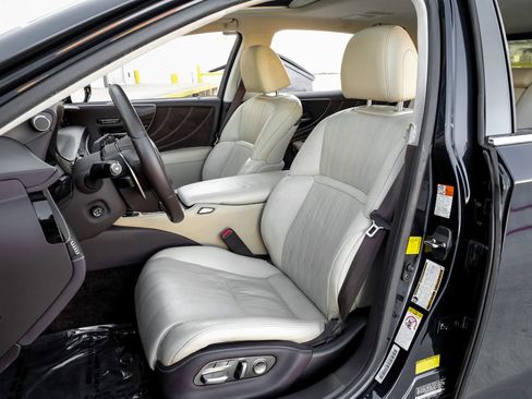 Used 2019 Lexus LS 500 w/ Interior Upgrade Package image 32